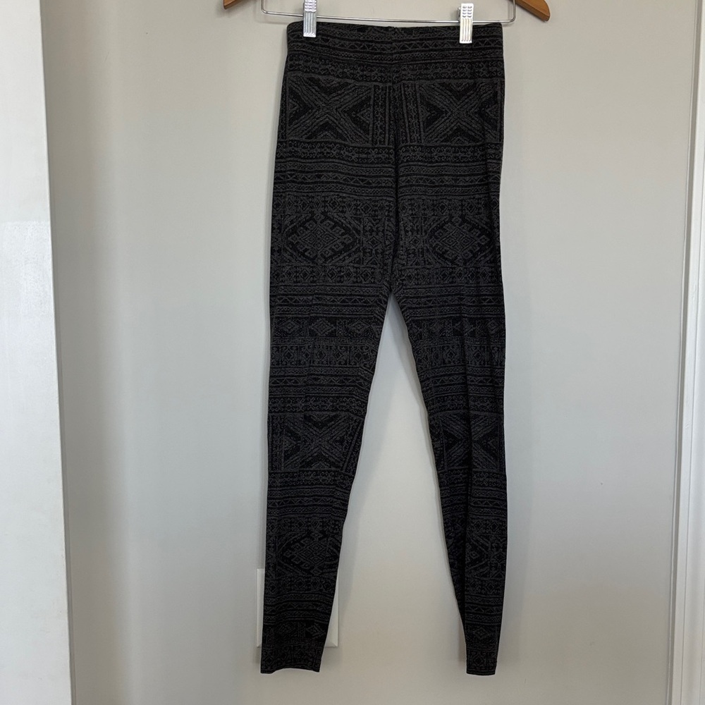 Garage Grey Aztec Print Leggings Sz M GUC